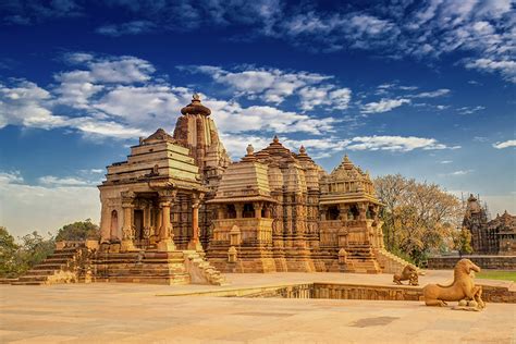 Templi di Khajuraho, culto tantrico ed architetture Nagara